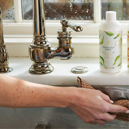 Fresh-Cut Basil Surface Scrub